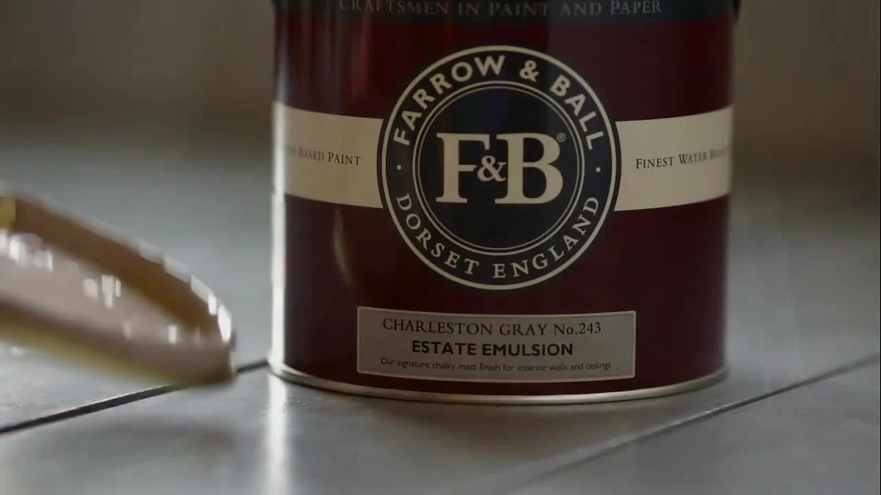 Farrow & Ball Estate Charleston Gray No.243 Matt Emulsion Paint, 2.5L 4 Farrow & Ball Estate Charleston Gray No.243 Matt Emulsion Paint, 2.5L - Image 2