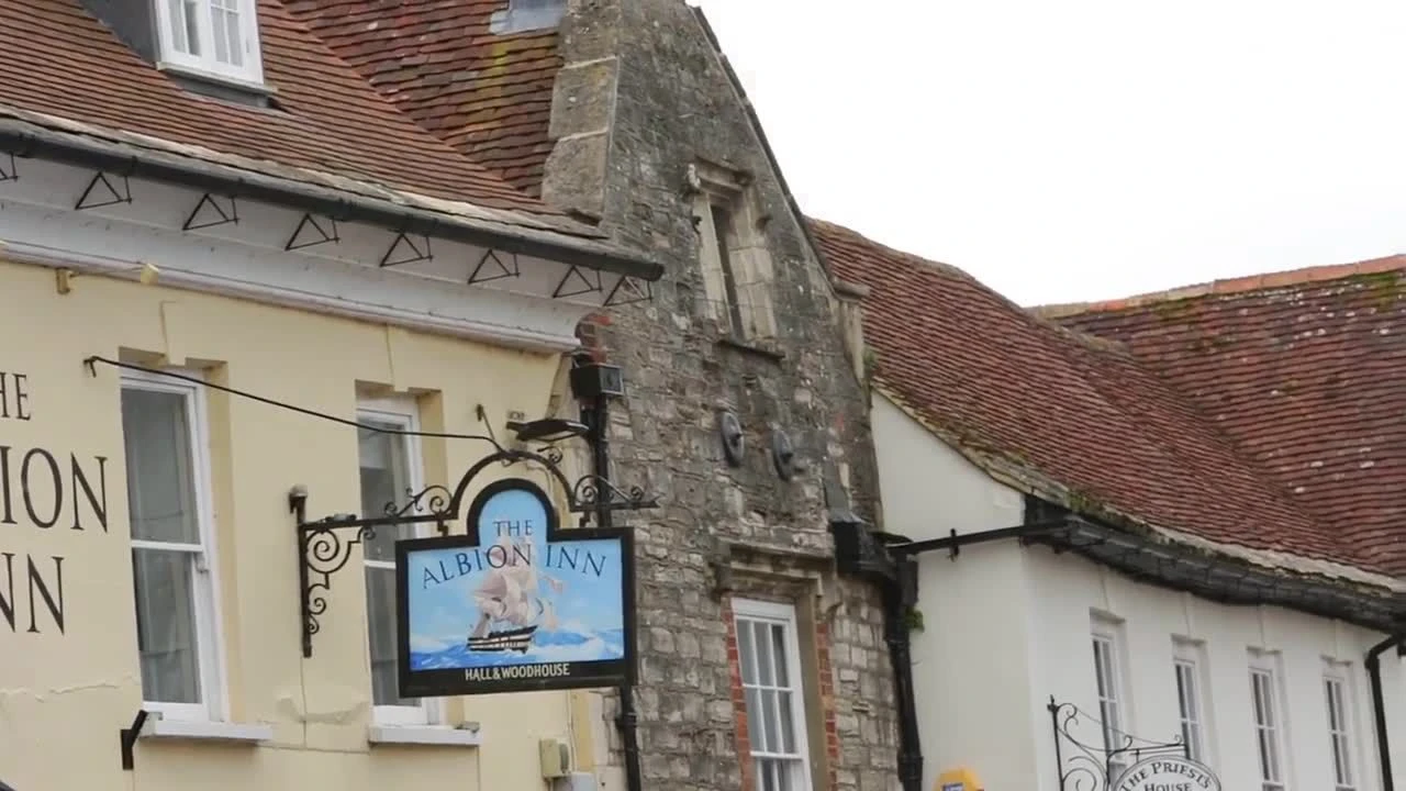 Farrow & Ball Estate Wimborne White No.239 Matt Emulsion Paint, 2.5L 4 Farrow & Ball Estate Wimborne White No.239 Matt Emulsion Paint, 2.5L - Image 2