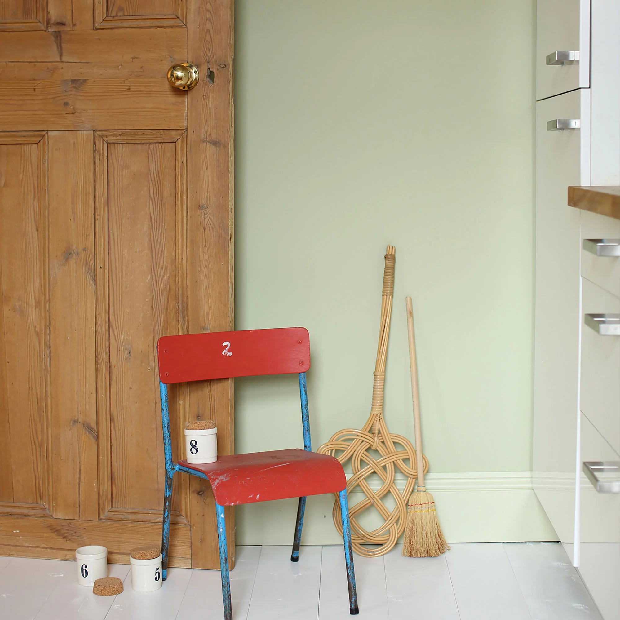 Farrow & Ball Modern Cooking Apple Green No.32 Eggshell Paint, 750ml 6 Farrow & Ball Modern Cooking Apple Green No.32 Eggshell Paint, 750ml - Image 4