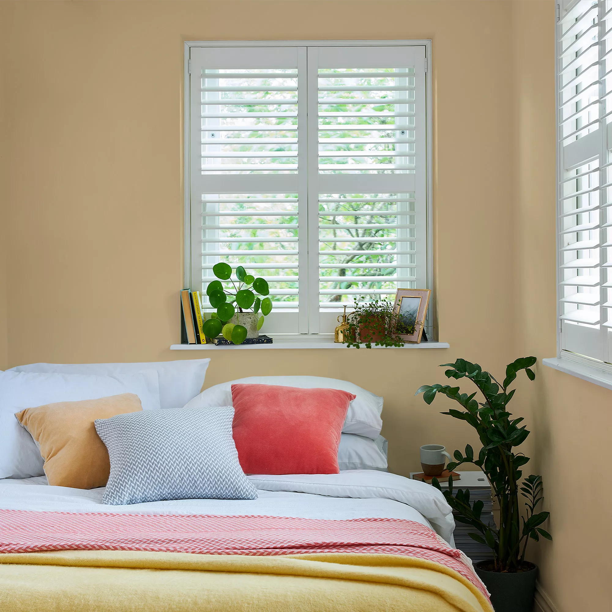 Laura Ashley Gold Matt Emulsion Paint, 5L 7 Laura Ashley Gold Matt Emulsion Paint, 5L - Image 5