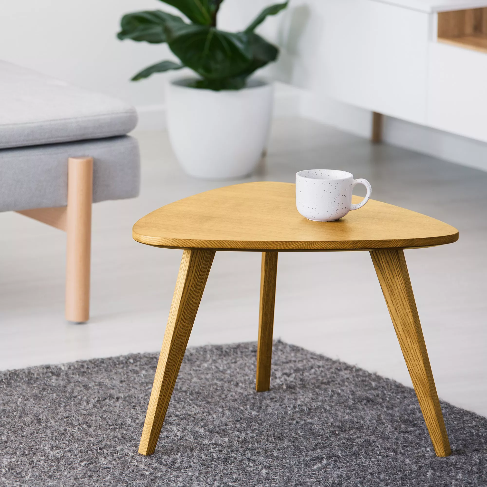 Ronseal Interior Oak Gloss Varnish, 750ml 5 Ronseal Interior Oak Gloss Varnish, 750ml - Image 4