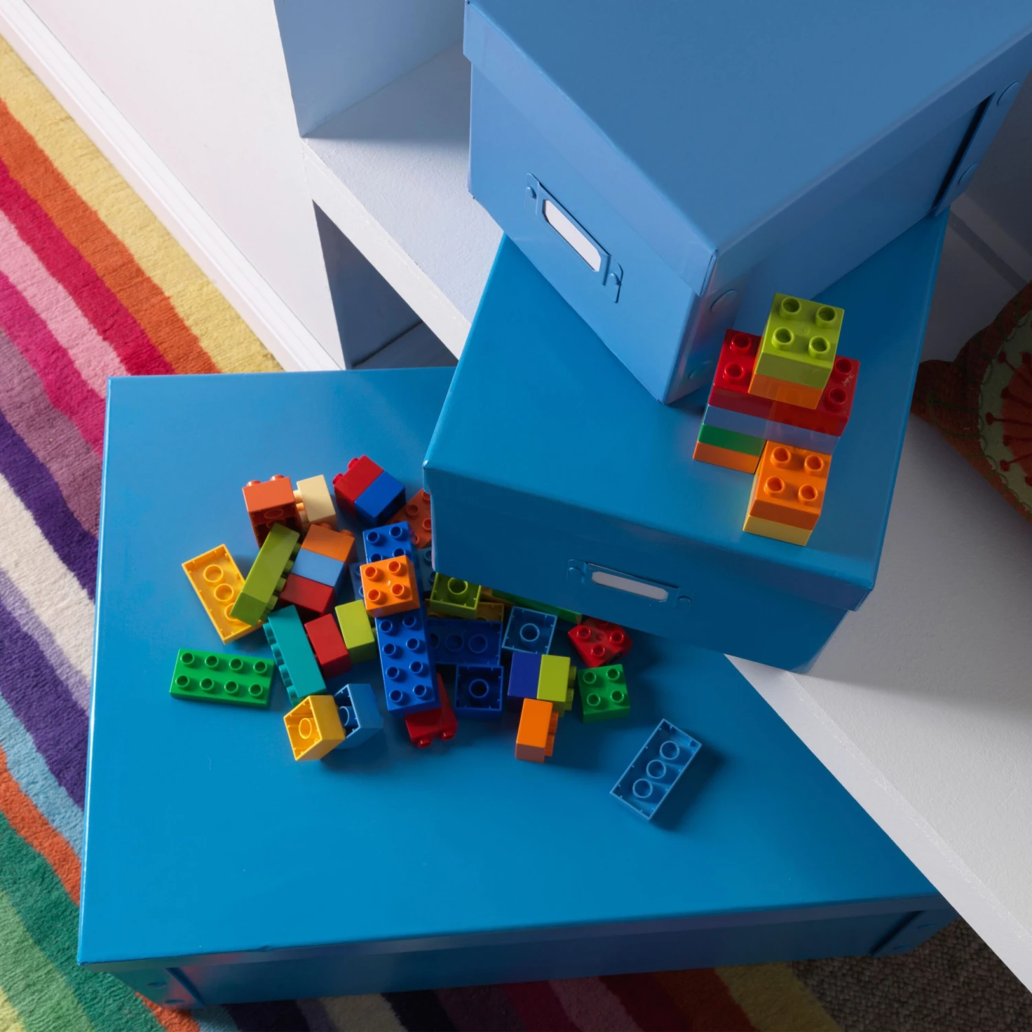 Rust-Oleum Universal Cobalt Blue Gloss Multi-surface Spray Paint, 400ml 6 Rust-Oleum Universal Cobalt Blue Gloss Multi-surface Spray Paint, 400ml - Image 4