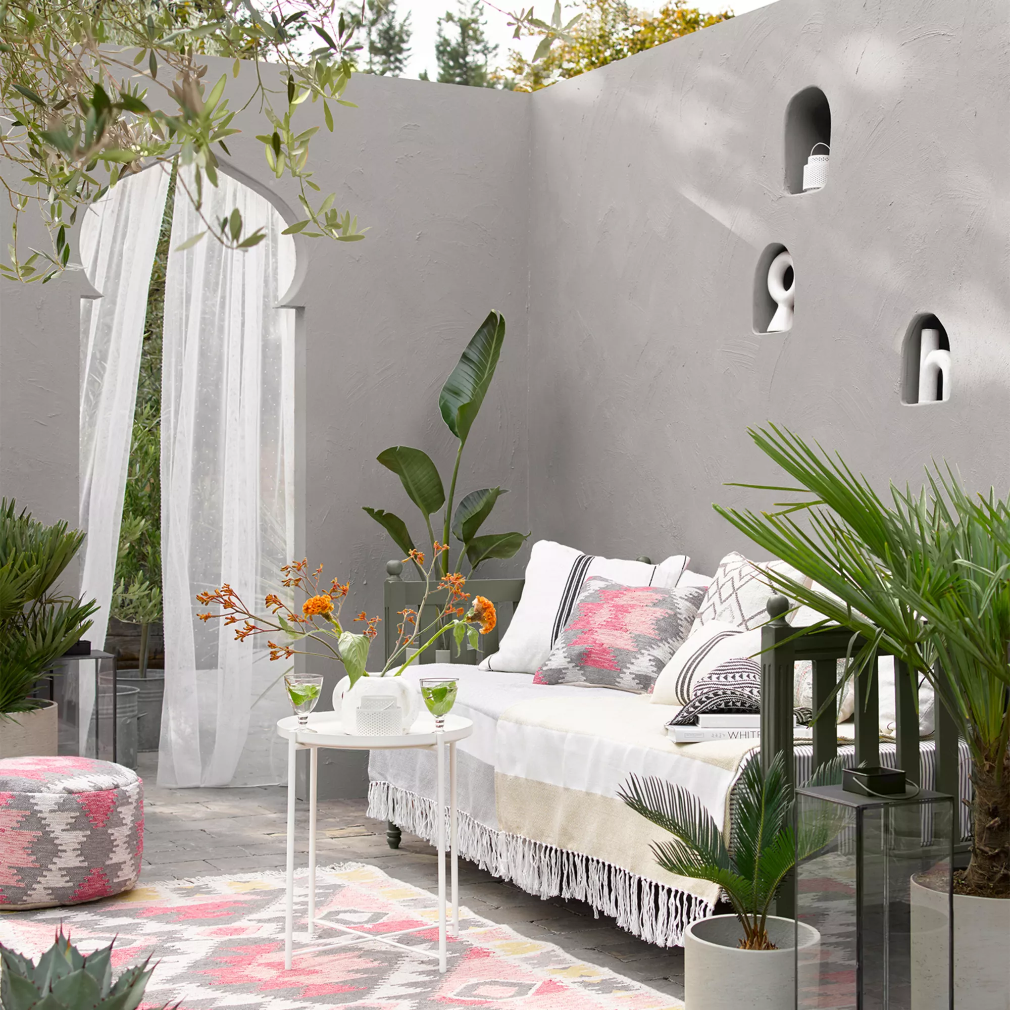 Sandtex Ultra Smooth Plymouth Grey Masonry Paint, 5L 7 Sandtex Ultra Smooth Plymouth Grey Masonry Paint, 5L - Image 5